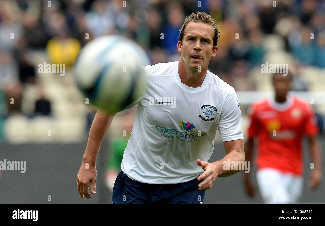 Kevin Davies di Preston North End in azione contro Crewe Alexandra, durante la partita Sky Bet League One a Deepdale, Preston. Foto Stock