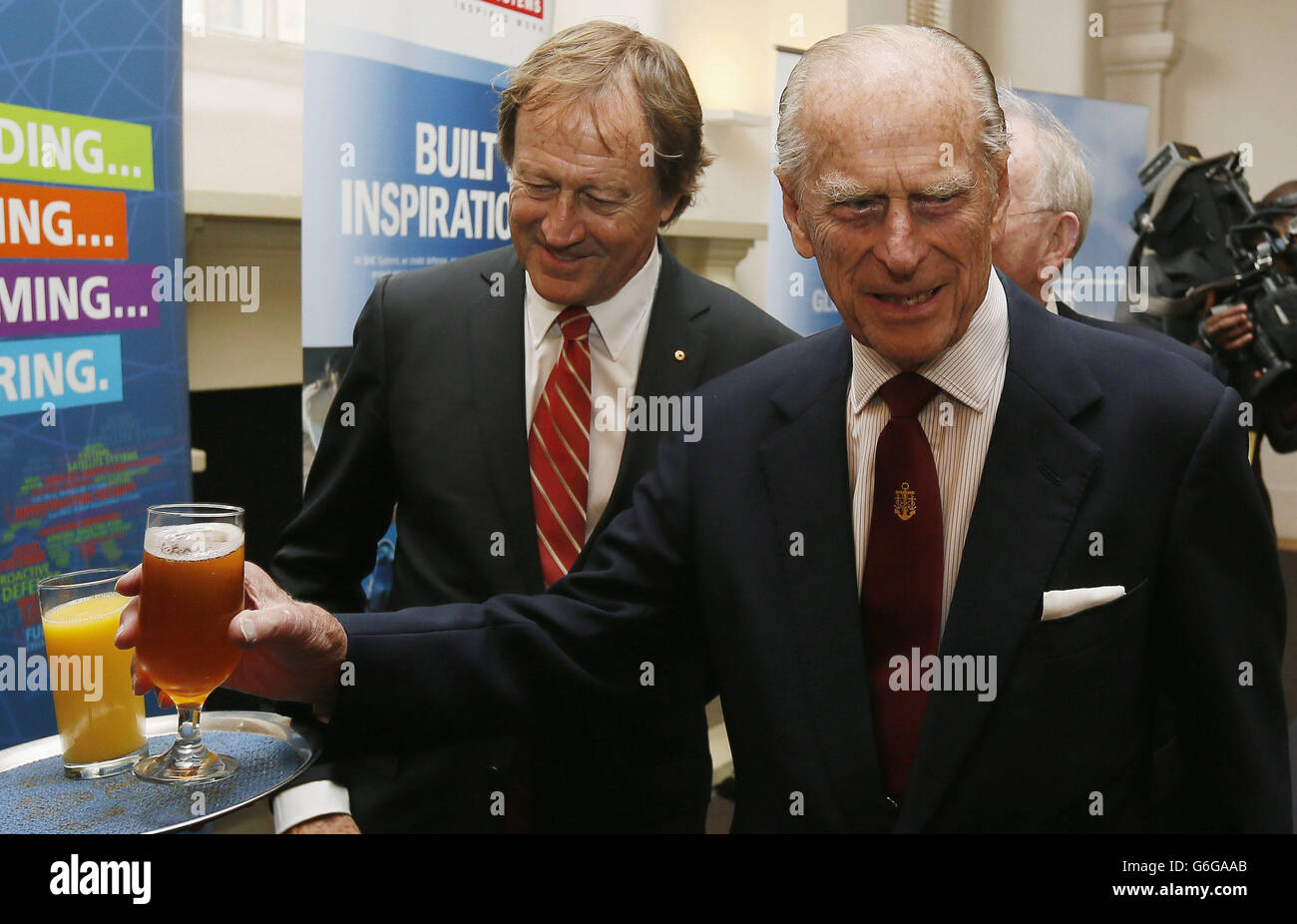 Il Duca di Edimburgo partecipa a un ricevimento dopo la cerimonia di rinominazione della 'City of Adelaide' Clipper Ship presso l'Old Royal Naval College di Greenwich, Londra. Foto Stock