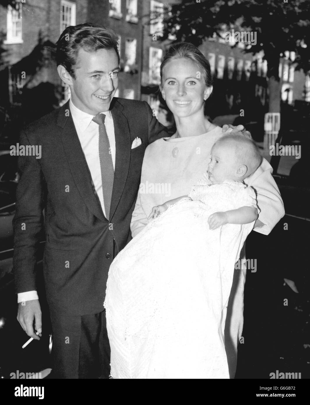 Battesimo - Rex, Sara Harrison e figlia Cathryn - Chiesa di San Giovanni Evangelista, Londra Foto Stock