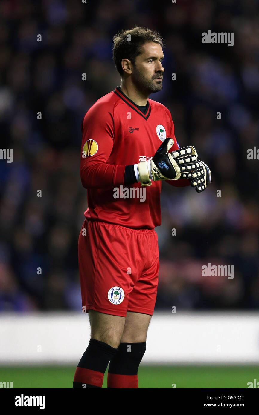 Calcio - UEFA Europa League - Gruppo D - Wigan Athletic v Rubin Kazan - Stadio DW. Portiere Scott Carson, Wigan Athletic. Foto Stock