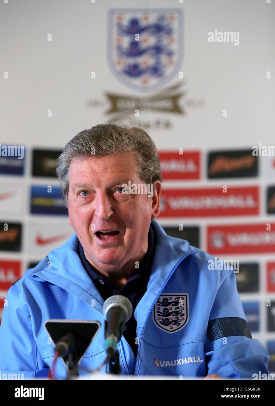 Il manager dell'Inghilterra Roy Hodgson parla alla conferenza stampa del Grove Hotel, Hertfordshire. Foto Stock