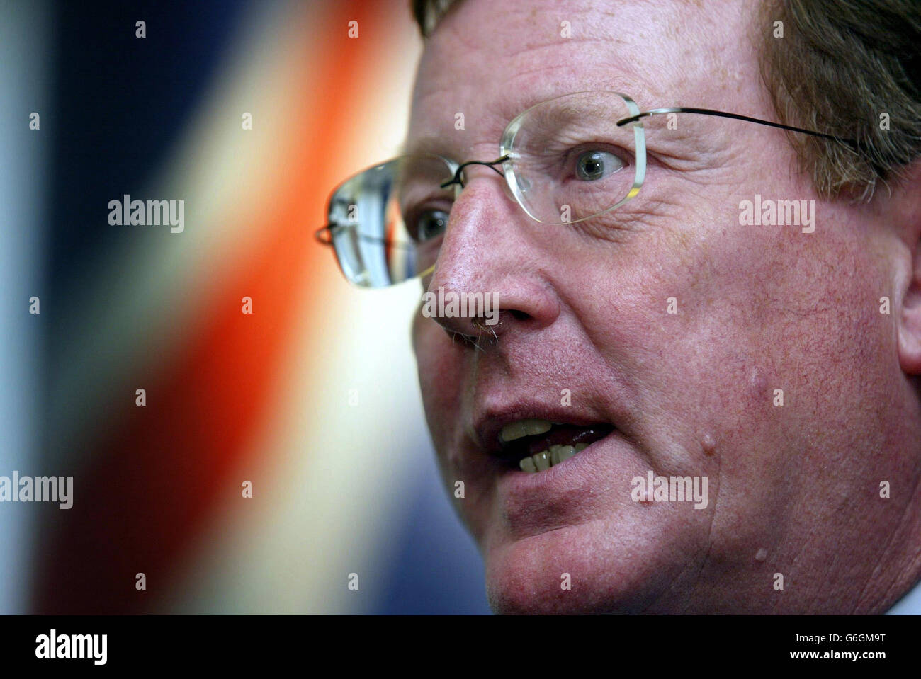 Il leader unionista dell'Ulster David Trimble ha fotografato in vista della riunione di sabato del Consiglio unionista dell'Ulster del 800 e del suo showdown con tre parlamentari del partito, Jeffrey Donaldson, David Burnside e il presidente del partito, il reverendo Martin Smyth, Che hanno arrabbiato la leadership della UP dimettendo la frusta di Westminster di fila sulla politica. Un'offerta per sospenderle è stata ribaltata da un giudice dell'alta Corte di Belfast in luglio in quanto non ha seguito le procedure delle parti, ma la riunione di sabato dovrebbe decidere il loro futuro all'interno del partito. Foto Stock