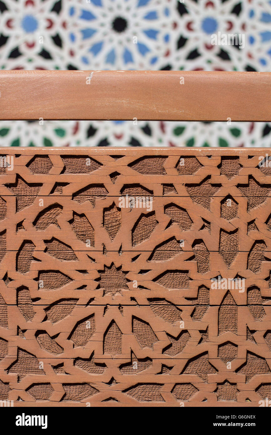 Design oriantal, arabo pattern su sfondo di legno Foto Stock