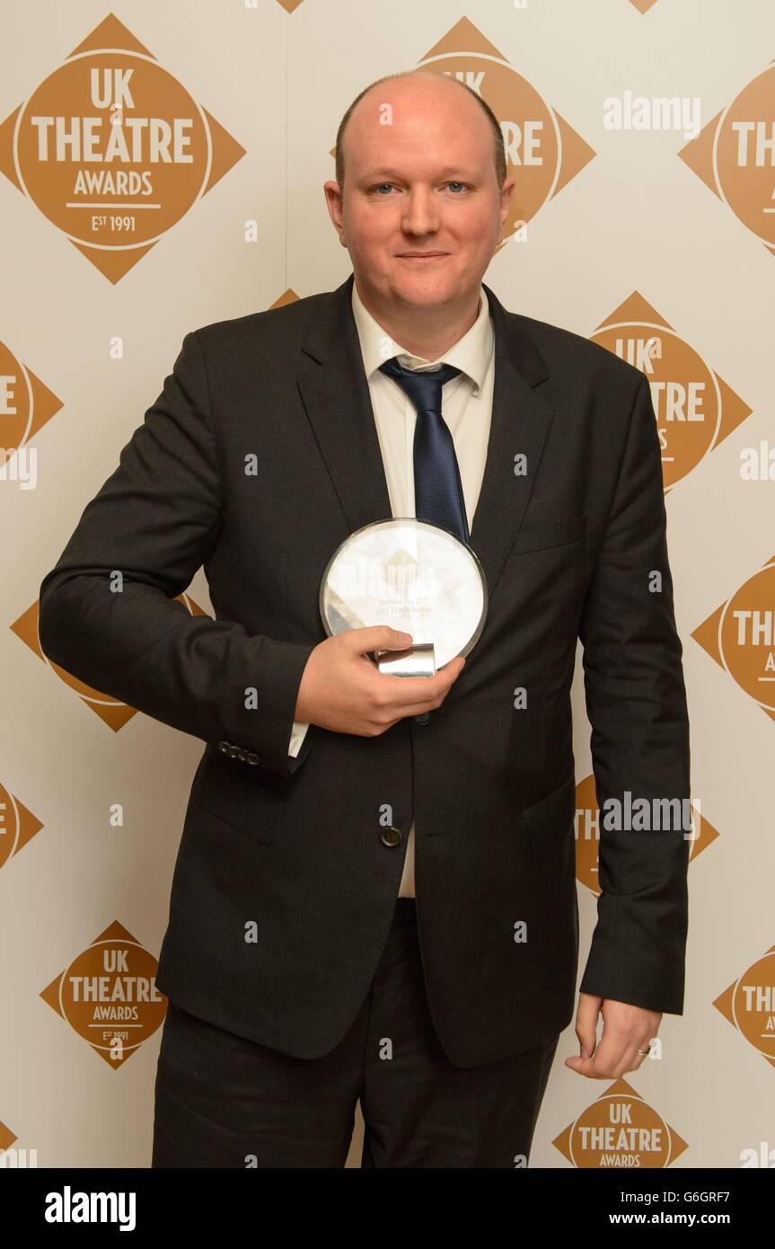 Lo scrittore Mike Bartlett, vincitore del Best New Play for 'Bull' al UK Theatre Awards, presso la Guildhall, nel centro di Londra. Foto Stock