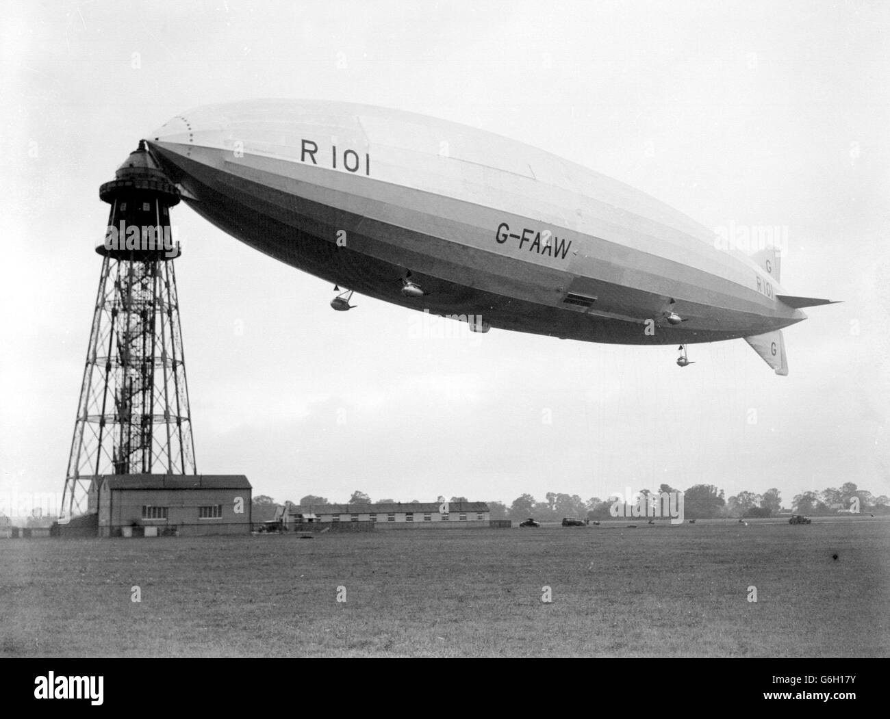 R.101 dirigibile Zeppelin al montante di ormeggio Foto Stock
