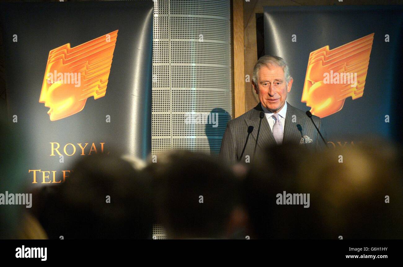 Il Principe del Galles durante il suo discorso alla Royal Television Society presso l'Hospital Club nel centro di Londra. Foto Stock