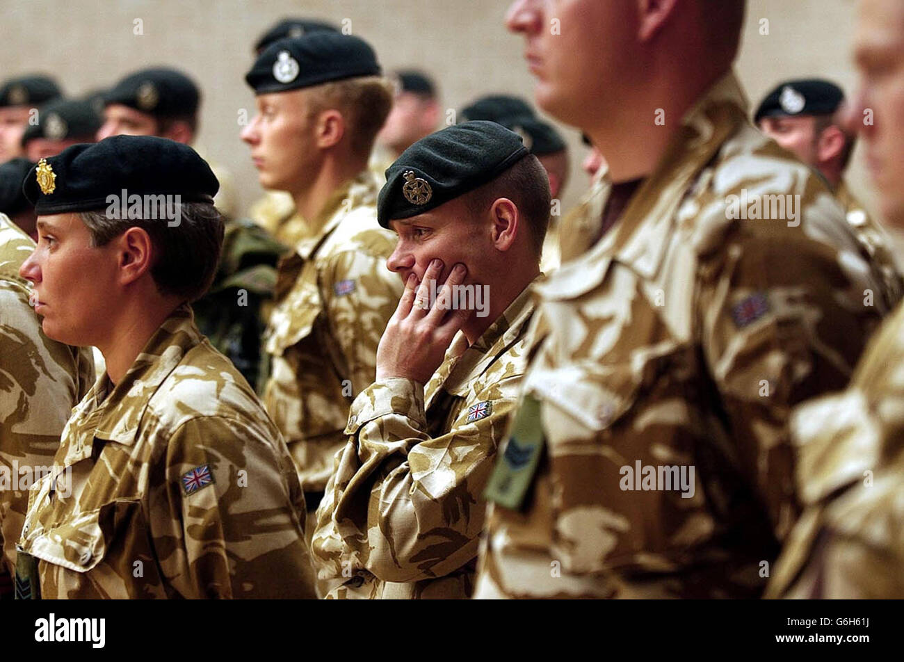 I soldati del 1° Battaglione delle Giubbotti Verdi reali si preparano a lasciare la loro base a Weeton Barracks vicino a Blackpool. Il battaglione avrà sede nel sud-est dell'Iraq, a Basra e nei dintorni del settore britannico. * sosterranno il personale militare già lì e formeranno le forze di sicurezza irachene. Foto Stock