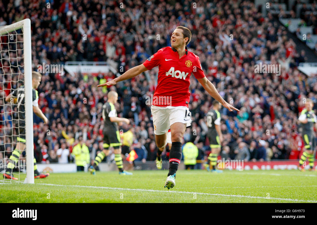 Javier Hernandez del Manchester United celebra il suo obiettivo durante la partita della Premier League di Barclays Manchester United contro Stoke City al Old Trafford, Manchester Foto Stock