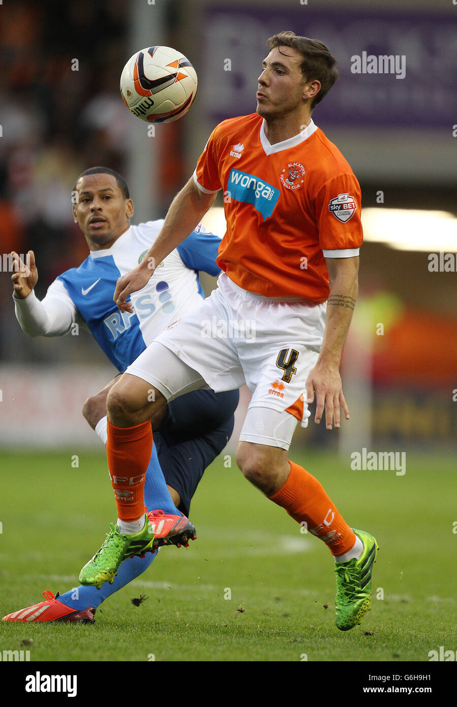 Il DJ Campbell di Dan Gosling e Blackburn Rovers di Blackpool Foto Stock