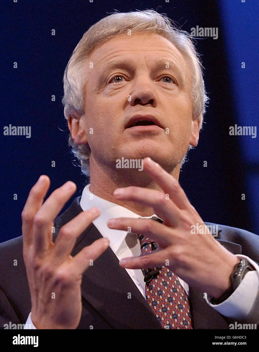 Il Segretario di Stato ombra per l'Ufficio del Vice primo Ministro David Davis fa un discorso alla Conferenza del Partito conservatore a Blackpool. 23/8/04: Shadow home secretary David Davis, che annuncia una revisione della legge sui diritti umani perché la accusa per la crescita della "cultura della compensazione" britannica. 06/10/04: I Tory faranno della guerra alla droga la loro massima priorità di ordine e di legge alla conferenza del Partito conservatore a Bournemouth. Il segretario all'interno dell'area ombra David Davis confermerà i piani per aumentare di dieci volte il numero di luoghi residenziali per la riabilitazione delle droghe dal 2,000 al 20,000, con Foto Stock
