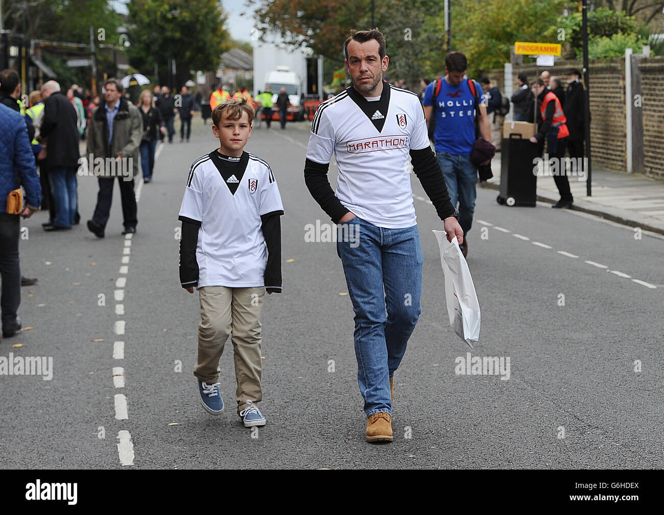 Calcio - Barclays Premier League - Fulham v Manchester United - Craven Cottage. Fulham tifosi prima del gioco. Foto Stock