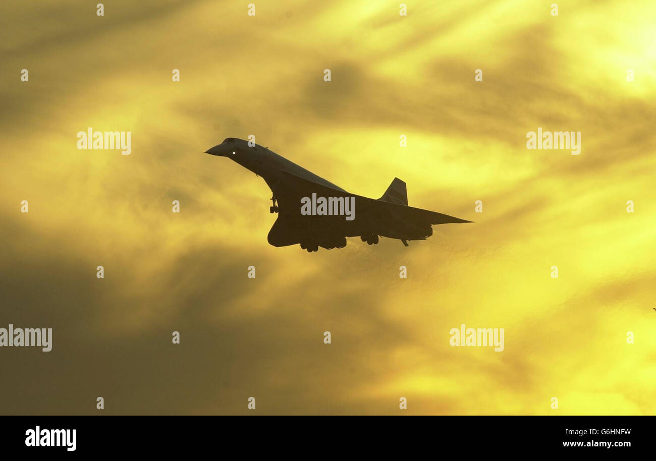 Concorde arrivo all'aeroporto di Heathrow, Londra, da New York. Il BA concorde volerà il suo ultimo volo di linea venerdì 24 ottobre. Foto Stock
