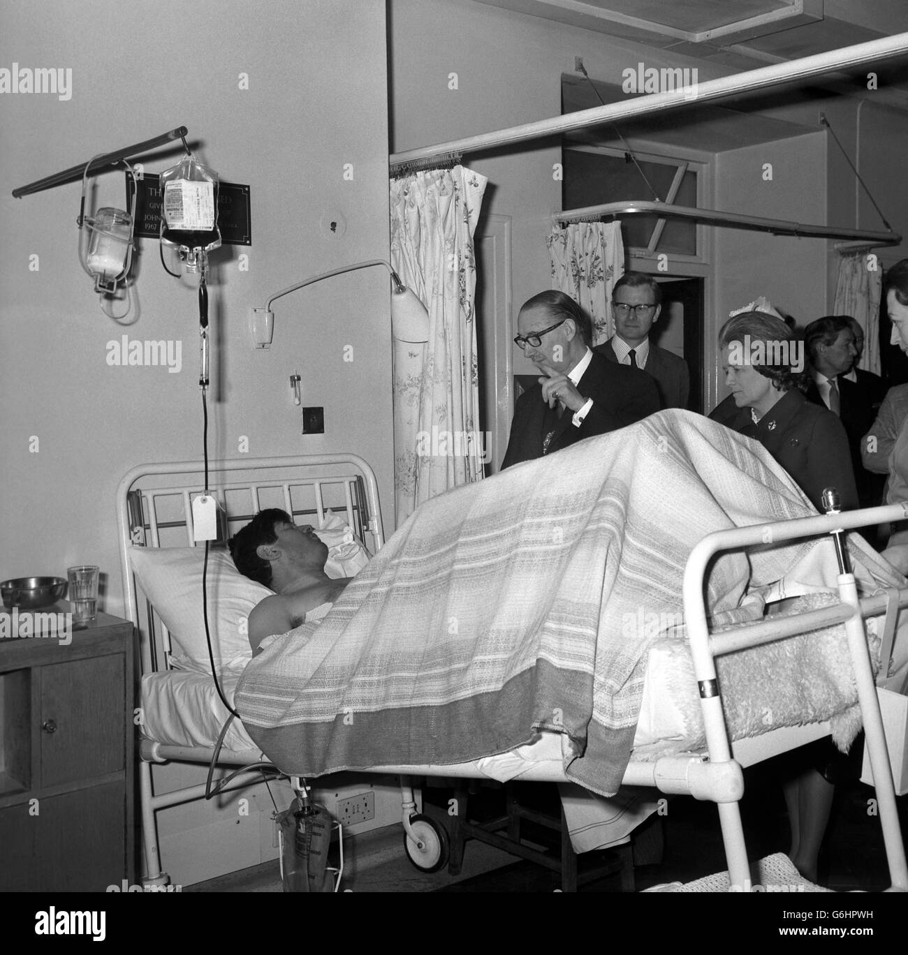 News - Old Bailey blast - Sindaco di Londra visita bomba blast vittima PC Hine - San Bartolomeo del Ospedale Foto Stock