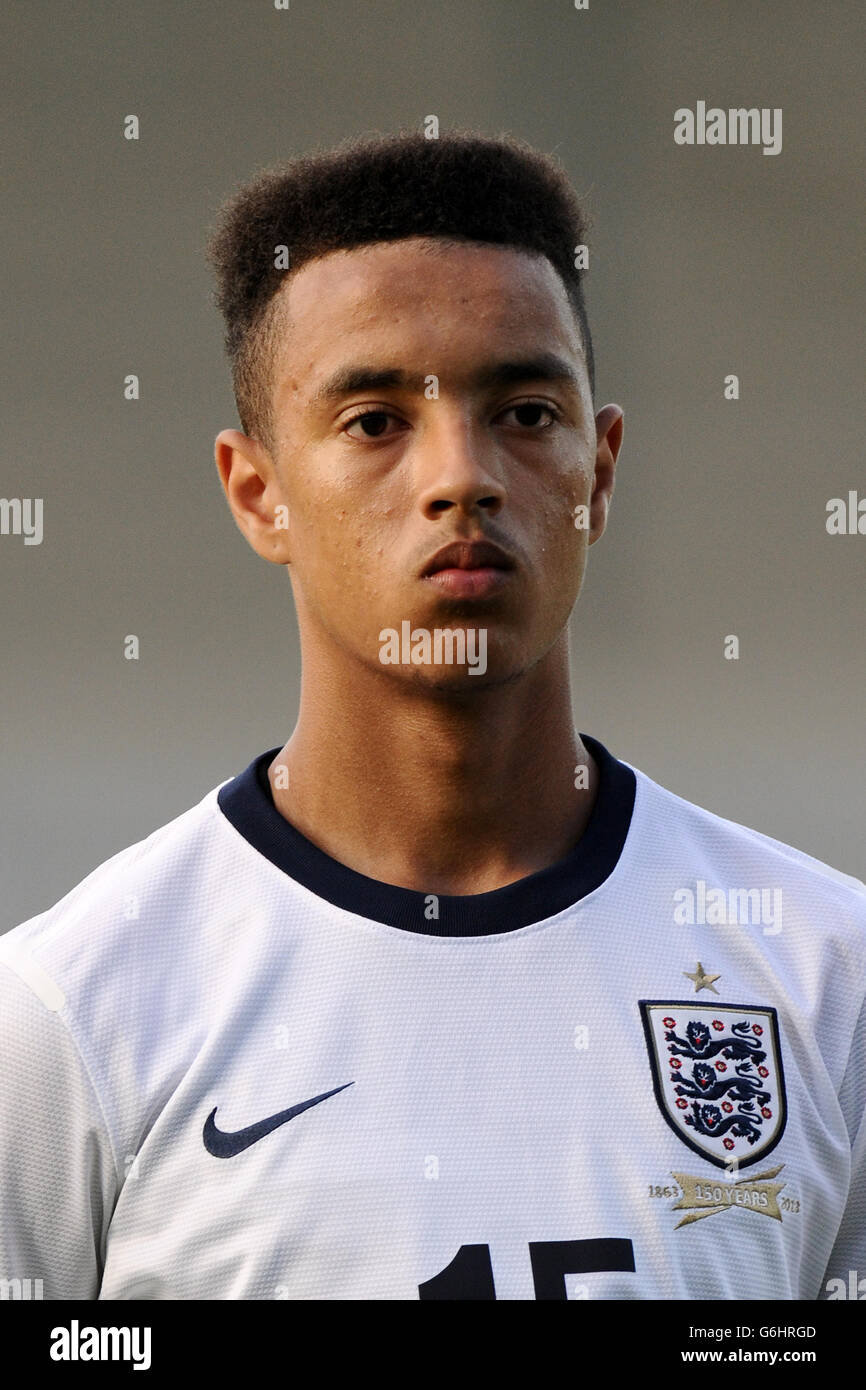 Calcio - Internazionale amichevole - Inghilterra U17 / Turchia U17 - Stadio Pirelli. Cameron Borthwick-Jackson, Inghilterra Foto Stock