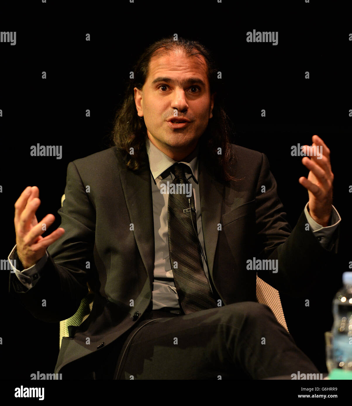 Fisica teorica Nima Arkani-Hamed durante un discorso al Museo della Scienza, Londra, in vista dell'apertura della nuova mostra DEL museo 'Collider' STAMPA ASSOCIATION Photo. Data immagine: Martedì 12 novembre 2013. Scopri la STORIA della PA, SCIENCE Hawking. Il credito fotografico dovrebbe essere: Andrew Matthews/PA Wire Foto Stock