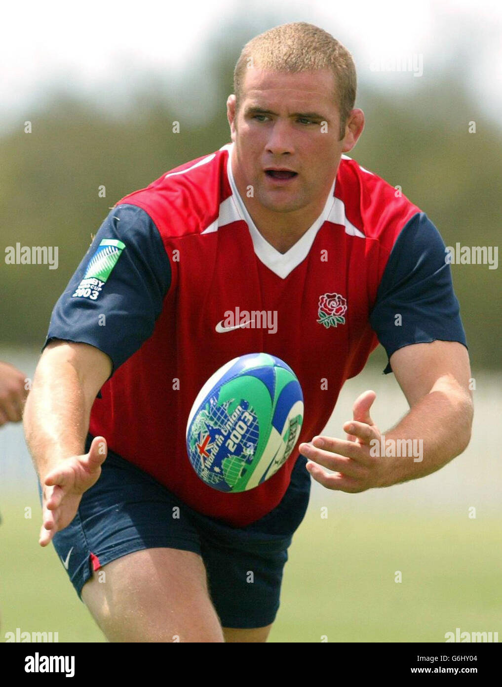 Inghilterra Phil Vickery durante l'allenamento al campo sportivo della Brisbane Grammar School in Australia, in vista della quarta finale della Coppa del mondo di Rugby contro il Galles di domenica. Foto Stock