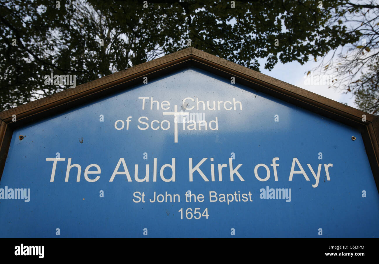 Il funerale di Jack Alexander, il musicista folk che era una metà dei fratelli Alexander, all'Auld Kirk in Scozia di Ayr. Foto Stock