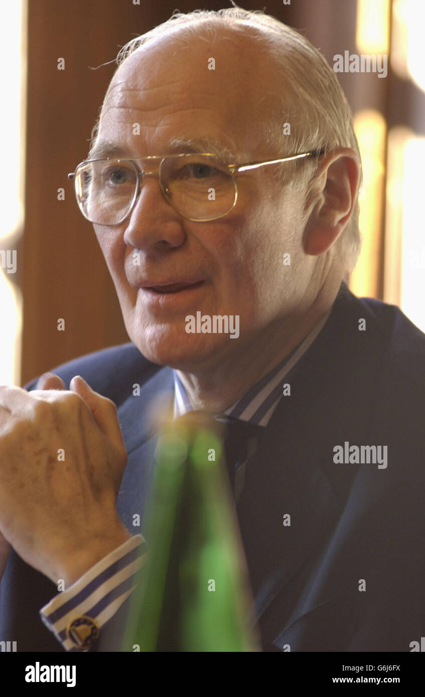 Il deputato Campbell di Rt Hon Menzies, vice leader e segretario ombra di Stato per gli affari esteri e del Commonwealth, alla prima riunione del Gabinetto ombra dei Democratici liberali. Foto Stock