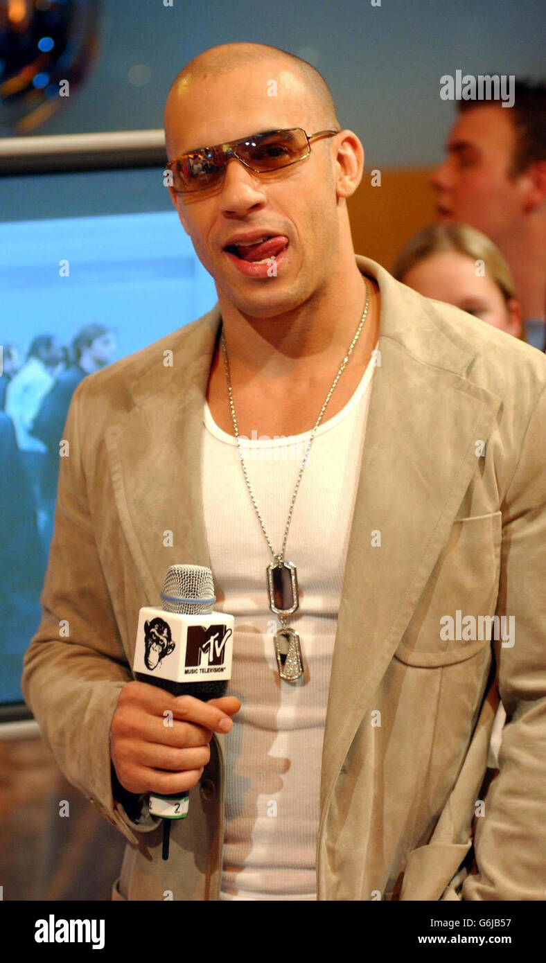 Attore Vin Diesel durante la sua apparizione ospite sul MTV's TRL UK allo  studio MTV di Edimburgo Foto stock - Alamy