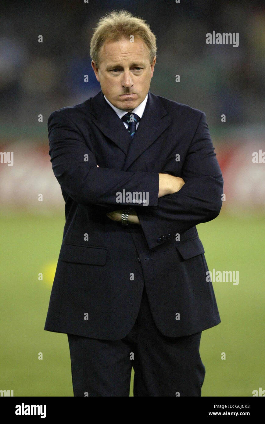 L'allenatore irlandese Eddie o'Sullivan prima della sconfitta del 43-21 da parte della Francia durante la partita del quarto finale della Coppa del mondo di Rugby al Telstra Dome di Melbourne, Australia. Foto Stock