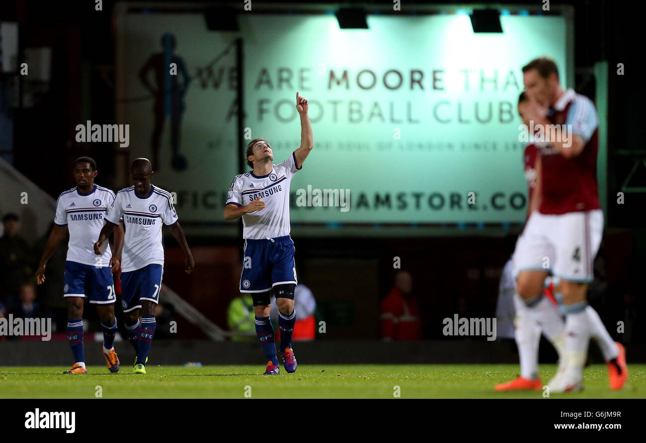 Frank Lampard di Chelsea festeggia il raggiungimento dell'obiettivo di apertura della partita dal punto di penalità durante la partita della Barclays Premier League all'Upton Park, Londra. Foto Stock