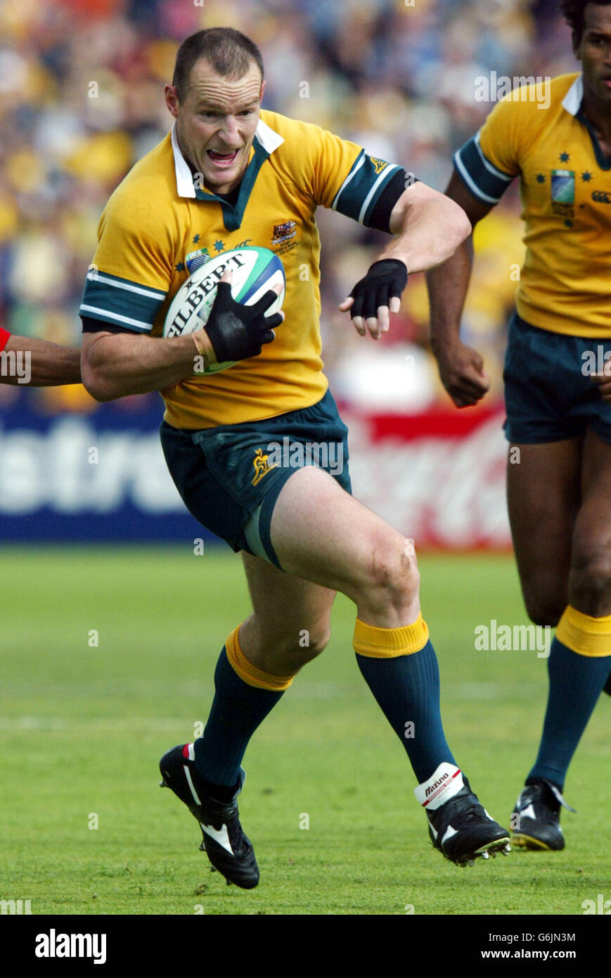 Stirling Mortlock in azione durante la vittoria australiana del 142-0 sulla Namibia nel Rugby World Cup Pool UNA partita all'Oval Stadium di Adelaide. Foto Stock