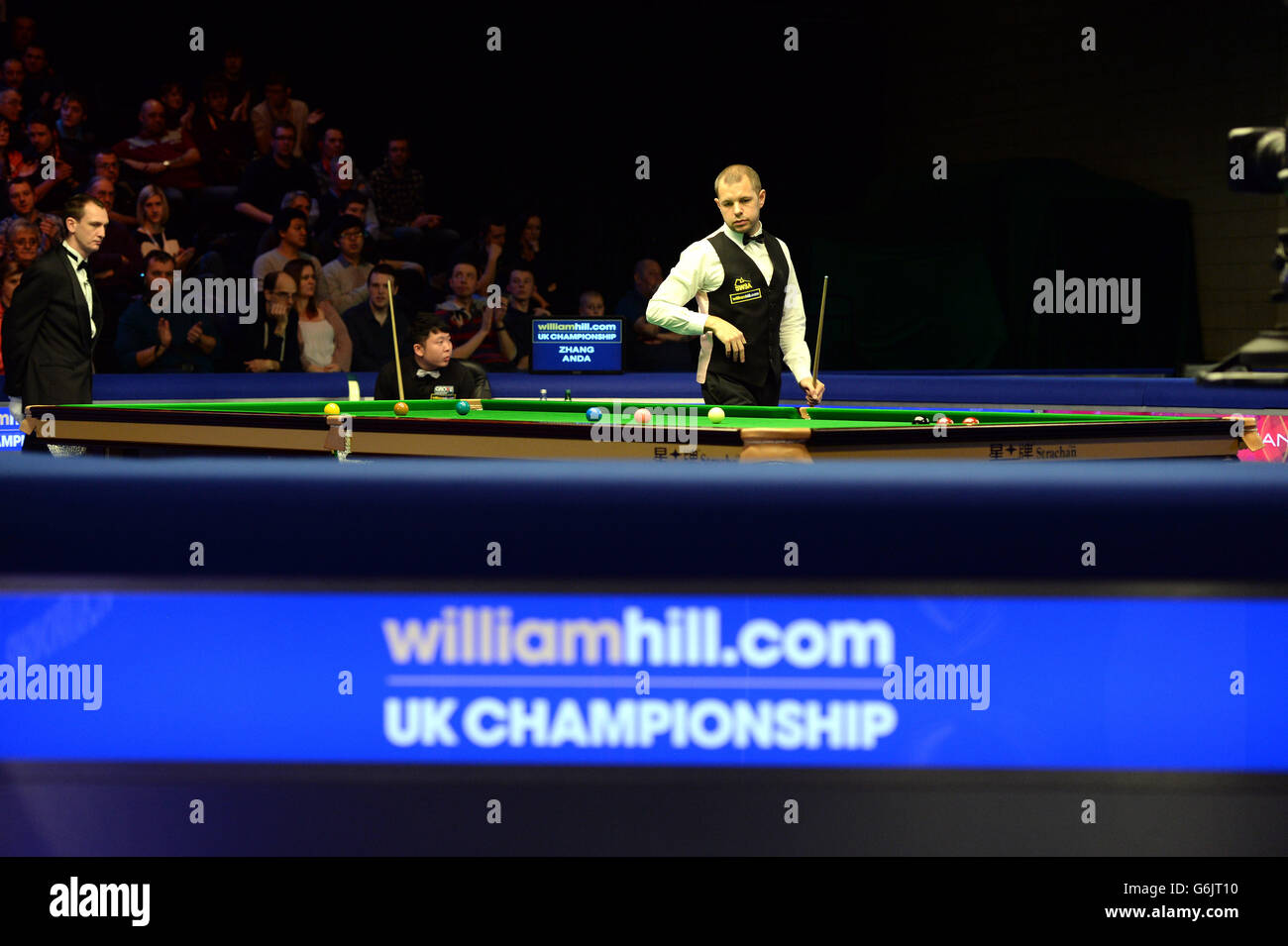 Gioca durante il quinto giorno dei Campionati del Regno Unito williamhill.com al Barbican Center di York. PREMERE ASSOCIAZIONE foto. Data immagine: Sabato 30 novembre 2013. Vedi la storia di PA SNOOKER York. Il credito fotografico dovrebbe essere: John Giles/PA Wire Foto Stock