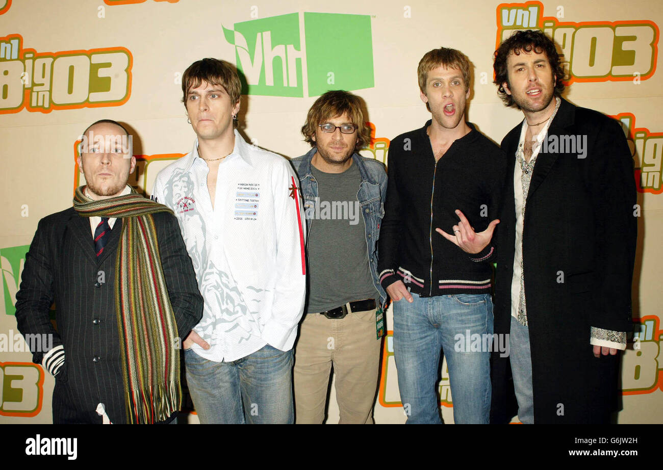 Matchbox Twenty arriva per i Big in 2003 Awards di VH-1, tenuti a Los Angeles, USA. Il programma televisivo di 2 ore sarà trasmesso nel Regno Unito venerdì 5 dicembre 2003. Foto Stock