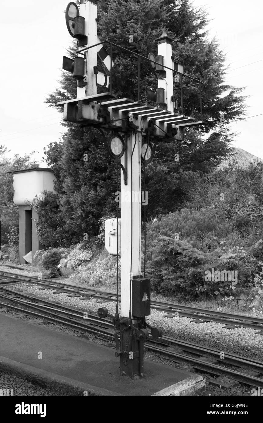 Segnale ferroviario alla nuova stazione di Romney nel Kent, Inghilterra. Foto Stock