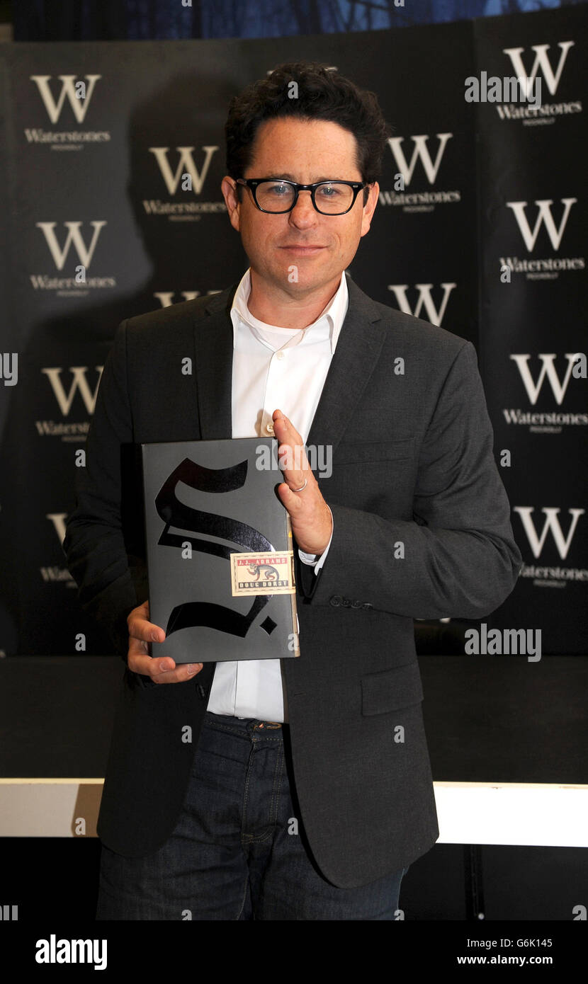Firma del libro di JJ Abrams - Londra. JJ Abrams ha firmato per il suo libro, S, a Waterstones, Piccadilly, Londra. Foto Stock