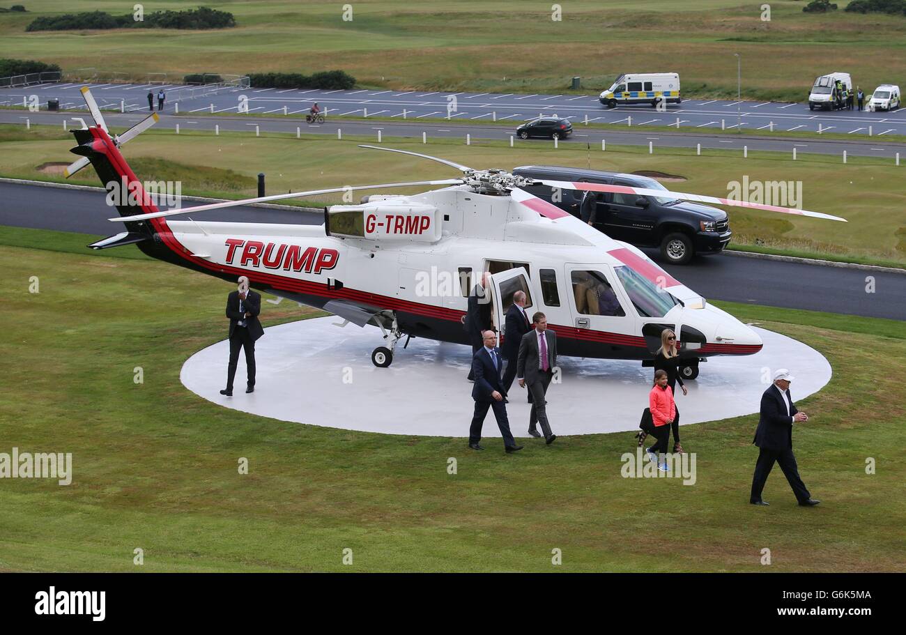 Ci presidenziale speranzoso Donald Trump sbarca in elicottero a sua rinnovata Trump Turnberry Golf in South Ayrshire. Foto Stock