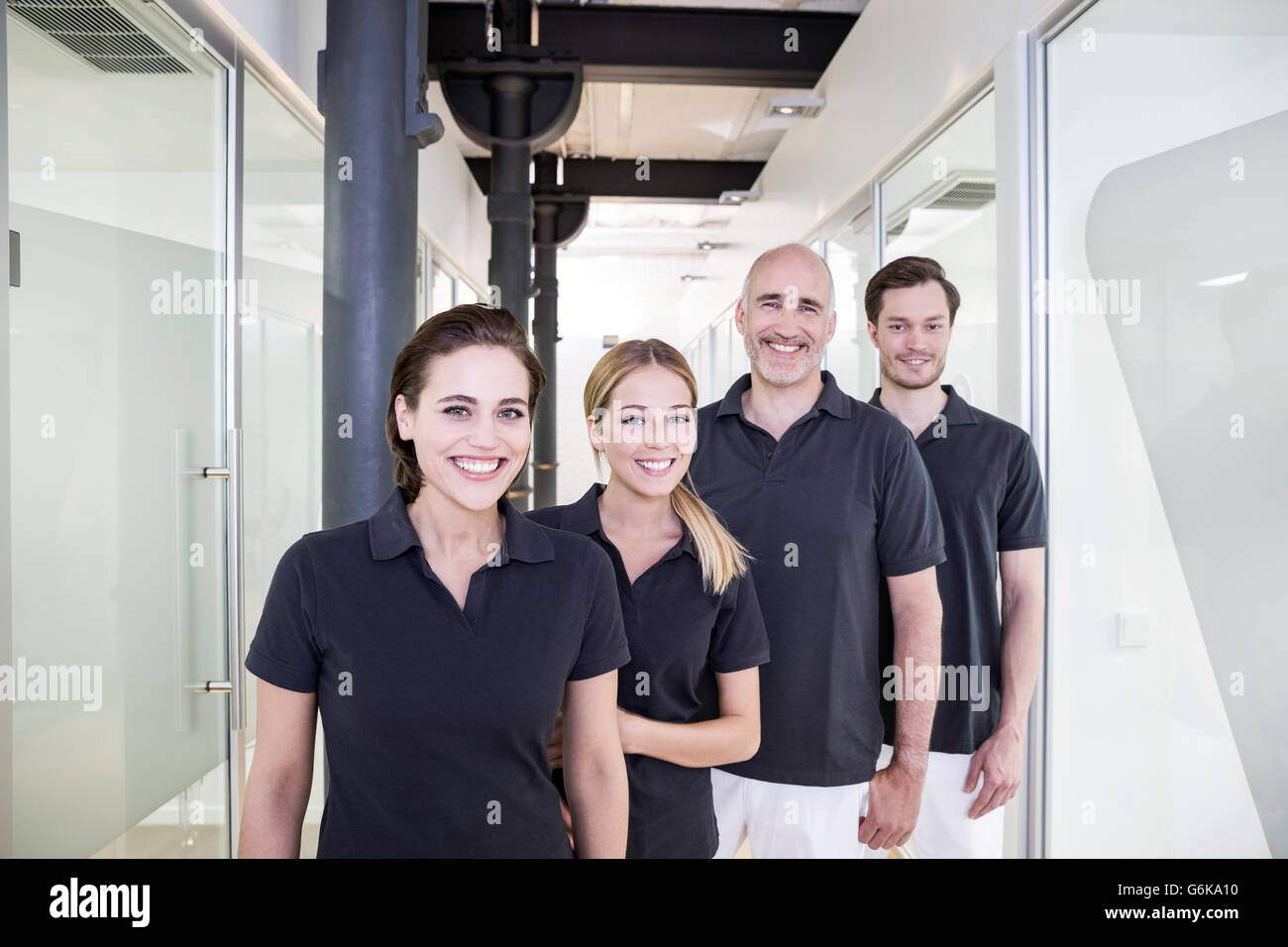 Il team di chirurgia dentale Foto Stock