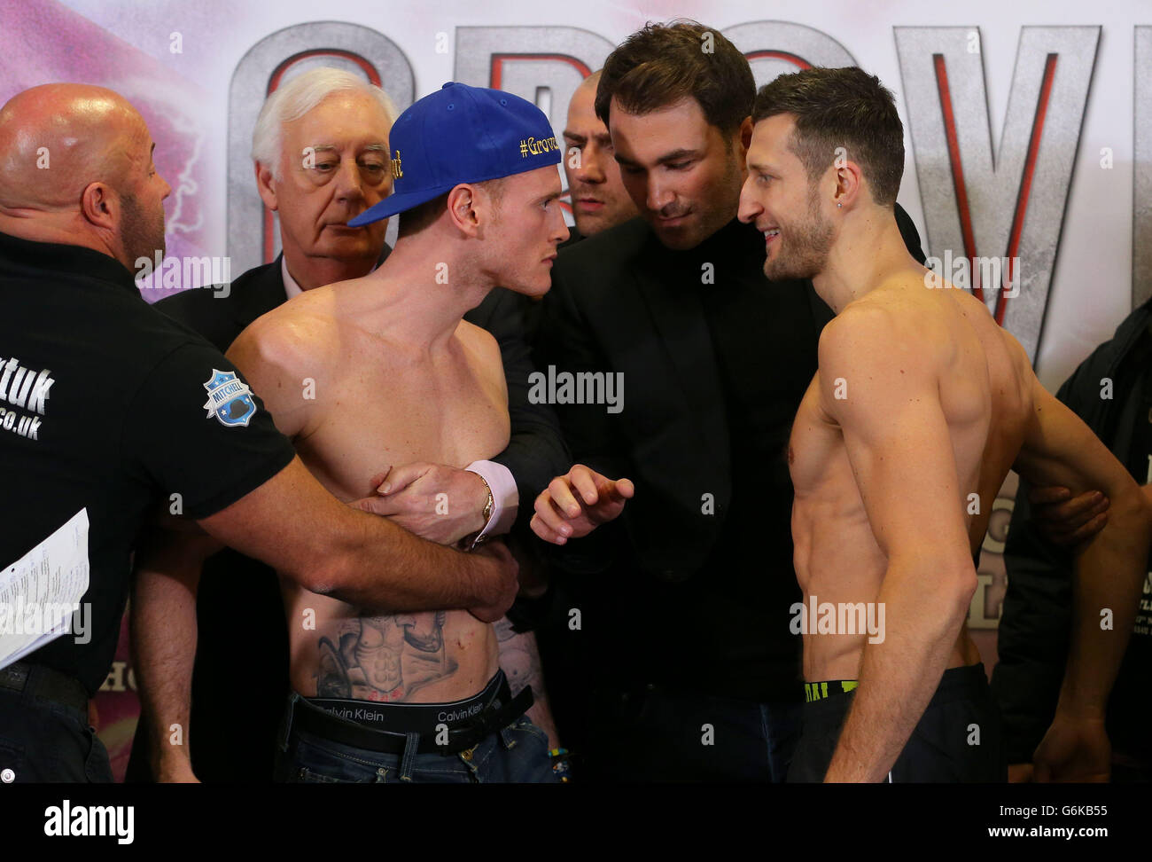 Boxing - WBA e IBF Super Middleweight Title - Carl Froch v George Groves - pesare In - Manchester Central Foto Stock