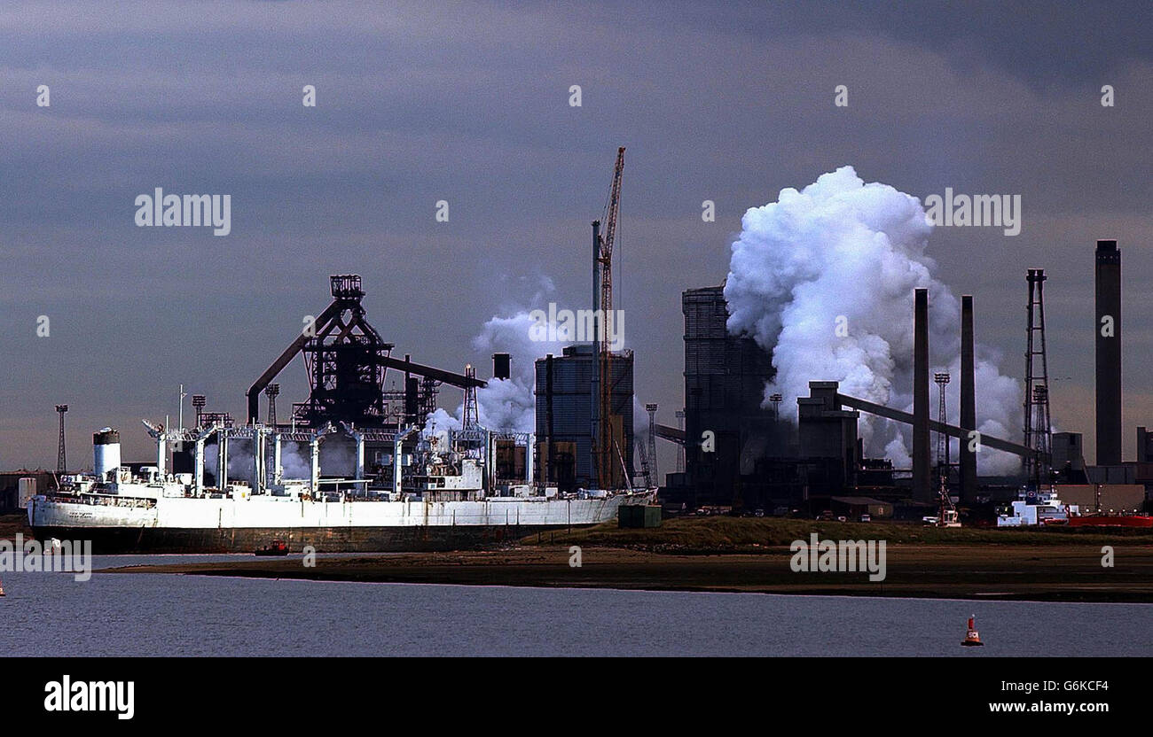 La ghostship Caloosahatchee arriva a Hartlepool, dove sarà tenuto in deposito fino a quando una battaglia legale è finalizzata su se può essere smantellato su Teesside. La nave da 15,000 tonnellate ha lasciato il fiume James in Virginia, America, il 6 ottobre con un'altra nave fantasma Canisteo, che dovrebbe arrivare domani al cantiere di able. Foto Stock