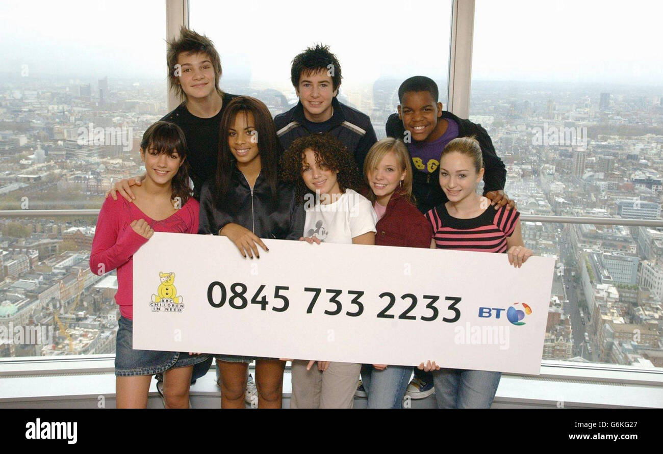 PER UNO PRIMA DI GIOVEDÌ 27 NOVEMBRE. . Pop group S Club 8 lancia il numero della linea di donazione BBC Children in Need con Pudsey The Bear, dalla cima della BT Tower, nel centro di Londra. BT prevede di gestire 200,000 chiamate domani sera presso 60 call center in tutto il Regno Unito. Foto Stock