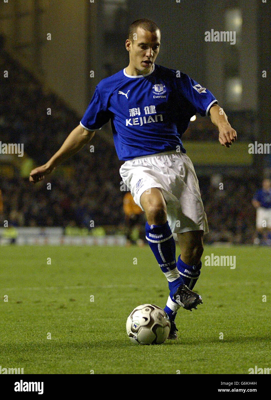 Leon Osman di Everton in azione contro i lupi, durante la loro partita di premiership fa Barclaycard al Goodison Park Ground di Everton a Liverpool. Foto Stock