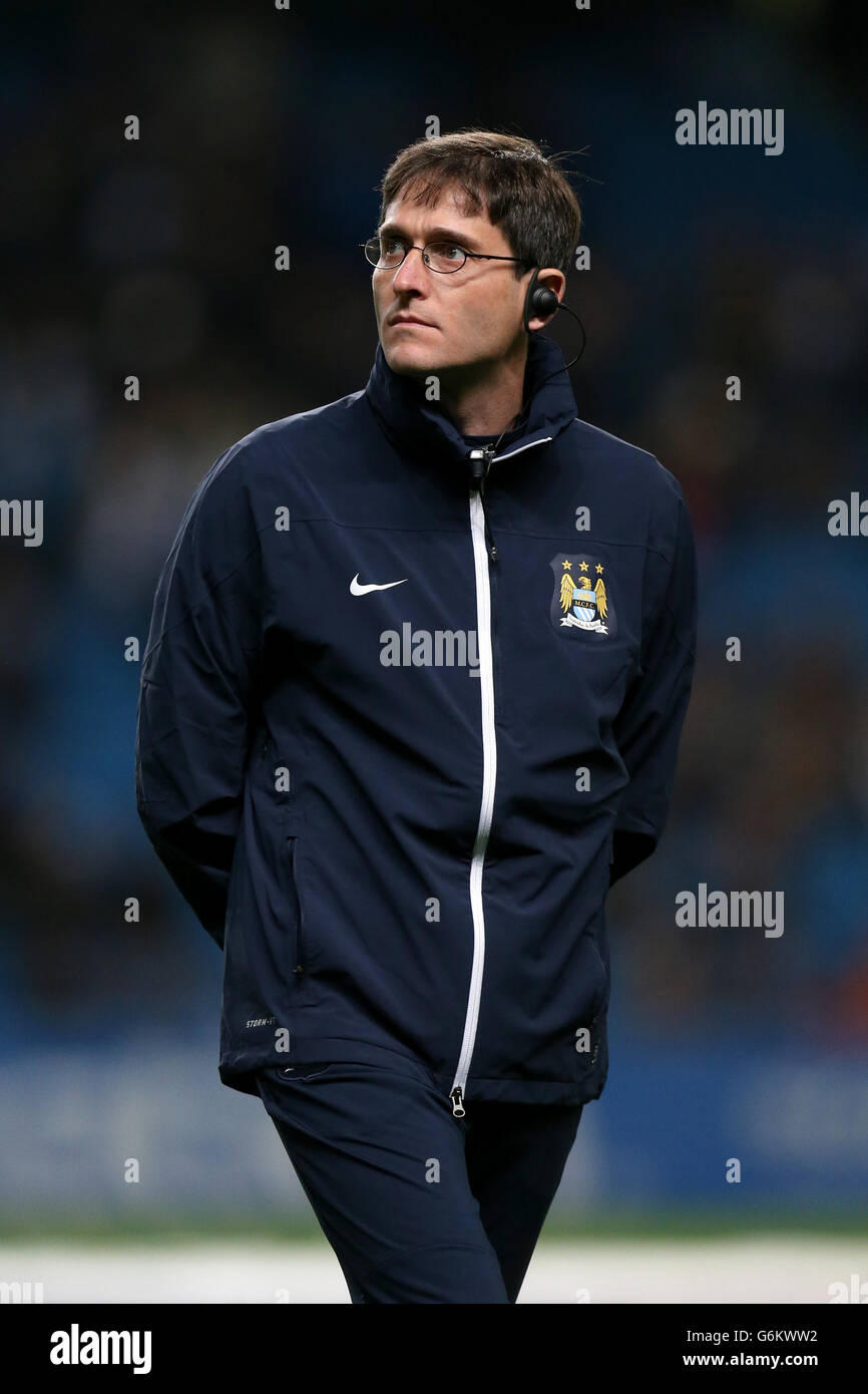 Calcio - UEFA Champions League - Gruppo D - Manchester City / Viktoria Plzen - Etihad Stadium. Max Sala, medico del club di Manchester City Foto Stock