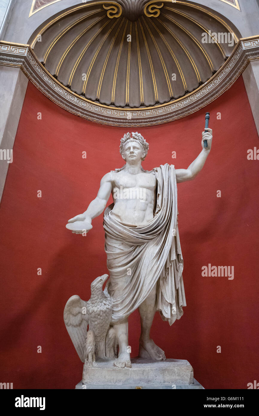 La statua dell'imperatore Claudio presso il Museo del Vaticano a Roma, Italia Foto Stock