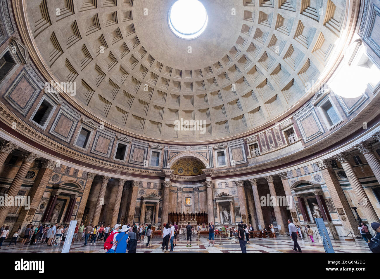 Interno del Pantheon, sulla Piazza della Rotonda, Roma, Italia Foto Stock