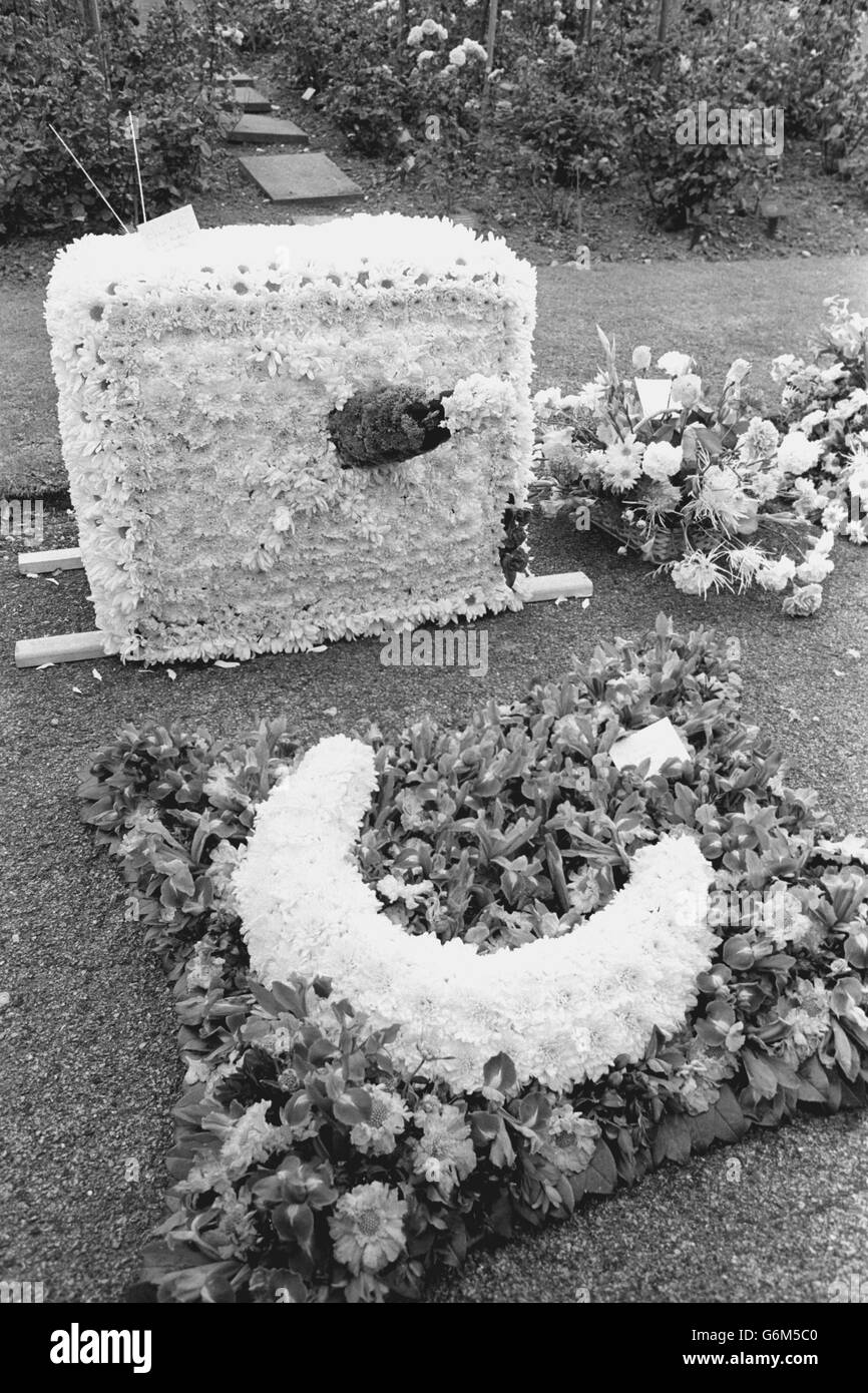 Keith Moon esequie - omaggi floreali - Golders Green crematorio, Nord di Londra Foto Stock