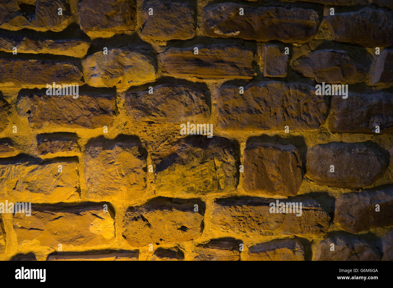 Dettaglio della parete del castello medievale di Silves, in Algarve, Portogallo. gli sfondi e le texture Foto Stock