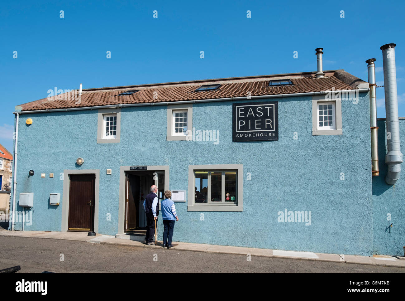 A est del molo Smokehouse cafe e ristorante in St Monans villaggio in East Neuk, Fife, Scozia, Regno Unito Foto Stock