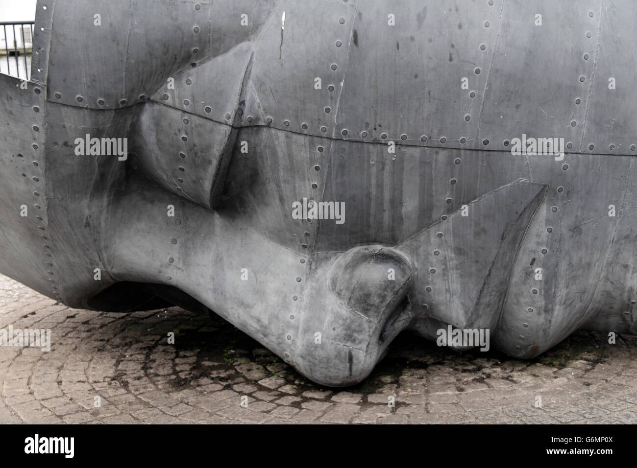 Il Mercante i marittimi Memoriale di guerra da Brian cadde in Cardiff Bay, GLAMORGAN, GALLES. Foto Stock