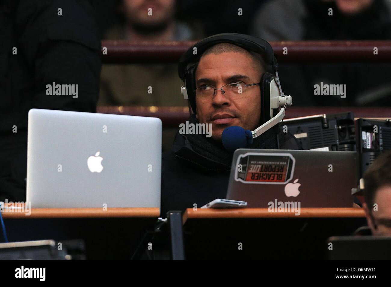 Calcio - Barclays Premier League - Aston Villa v Manchester United - Villa Park. Stan Collymore, giornalista radiofonico e televisivo negli stand Foto Stock