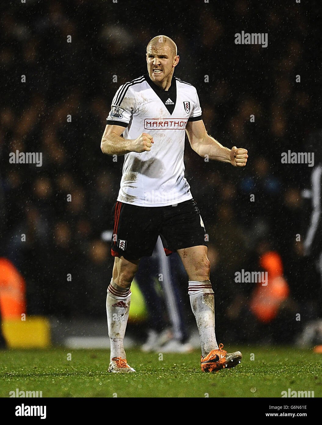 Calcio - Barclays Premier League - Fulham v West Ham United - Craven Cottage. Philippe Senderos di Fulham festeggia dopo il gioco Foto Stock
