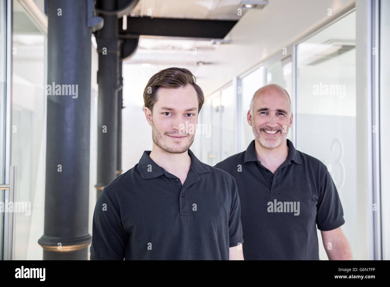 Due dentisti in chirurgia dentale Foto Stock