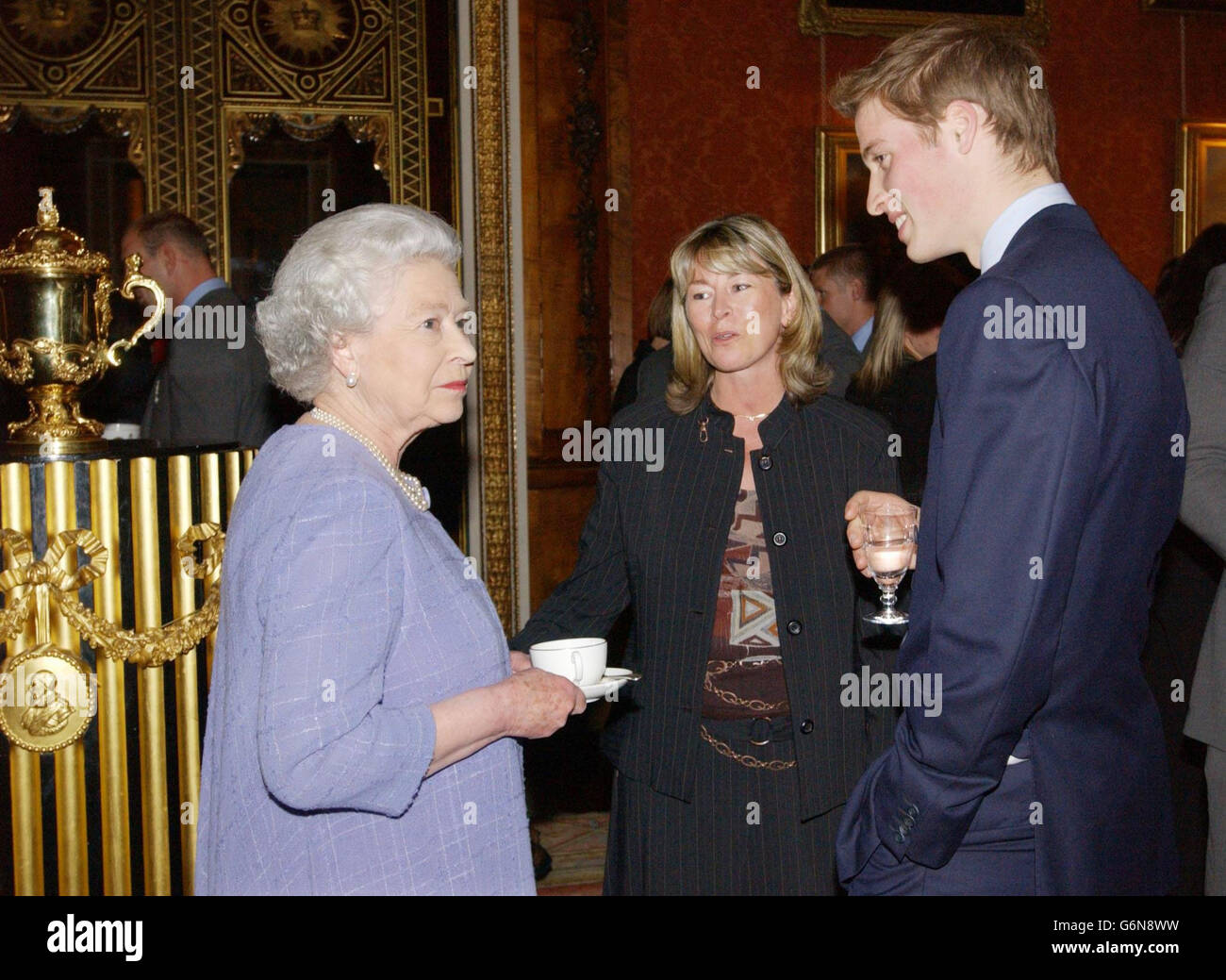La regina e il principe William con Jayne Woodward Foto Stock