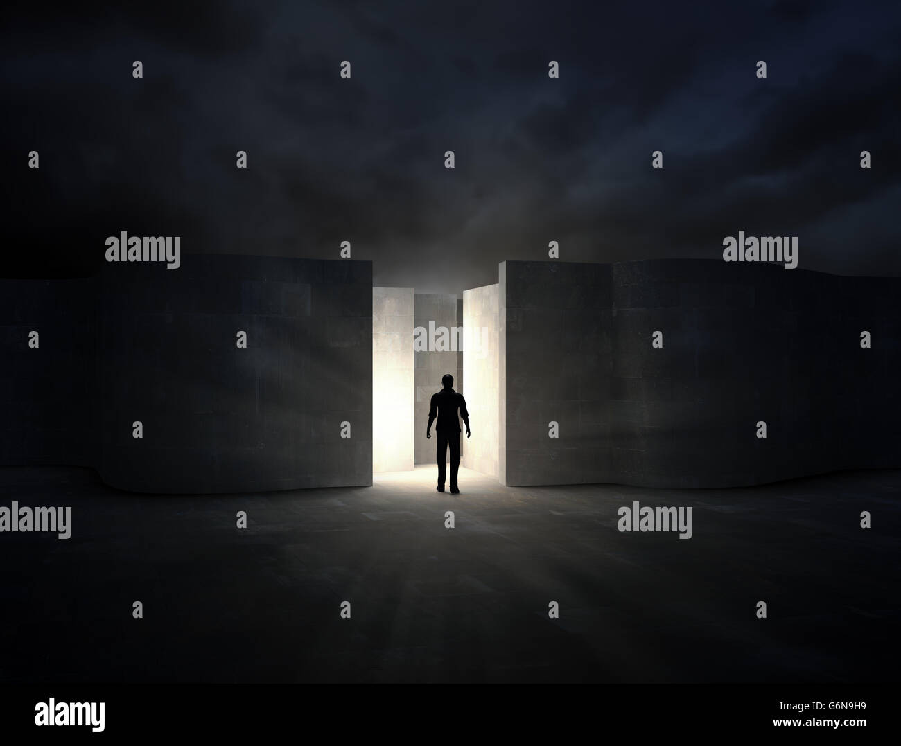 L'uomo entrando in un misterioso labirinto - 3D rendering Foto Stock