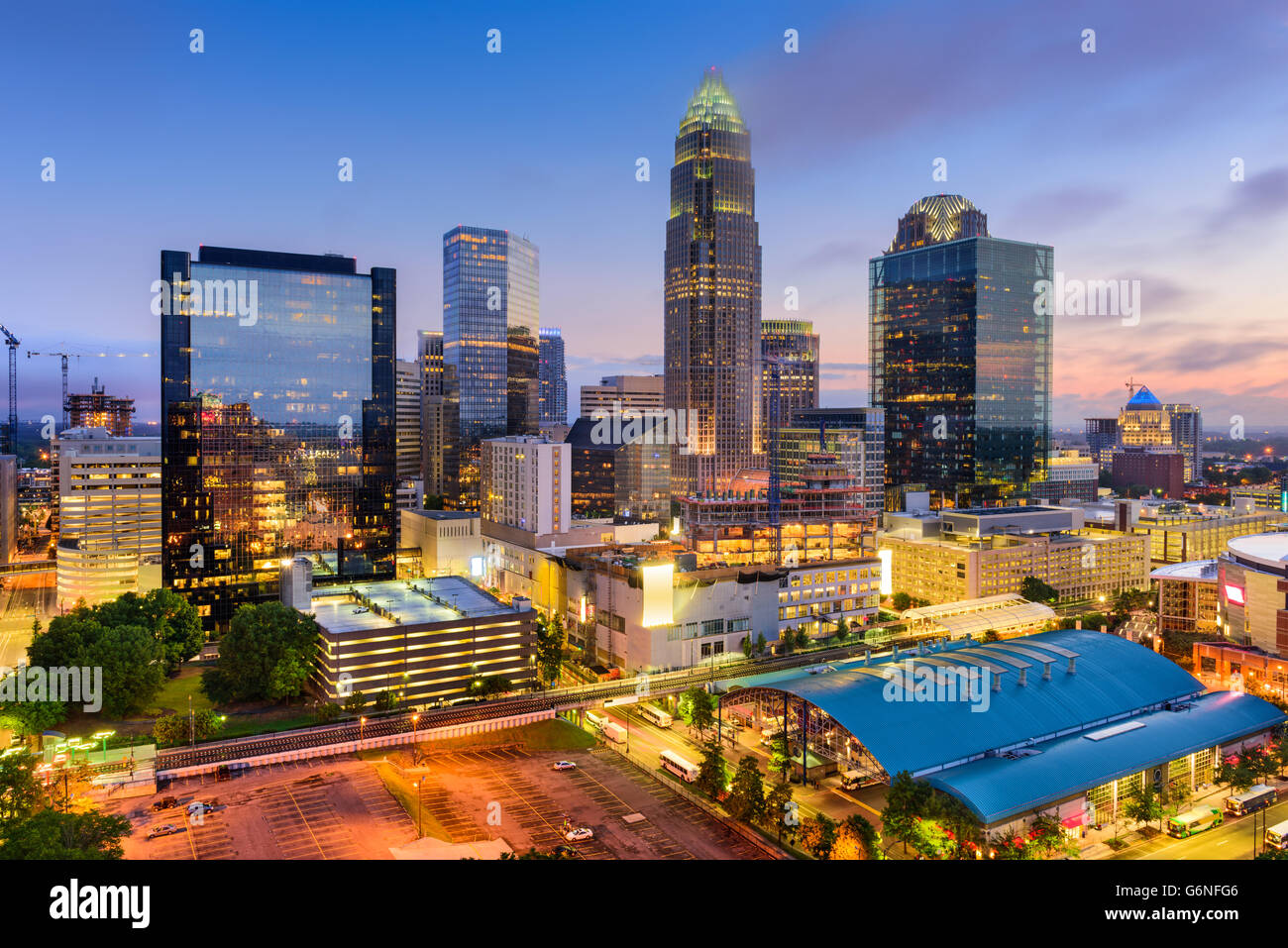 Charlotte, North Carolina, Stati Uniti d'America uptown cityscape al crepuscolo. Foto Stock