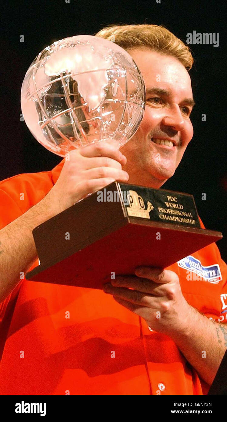 Freccette sportive che celebrano phil taylor immagini e fotografie